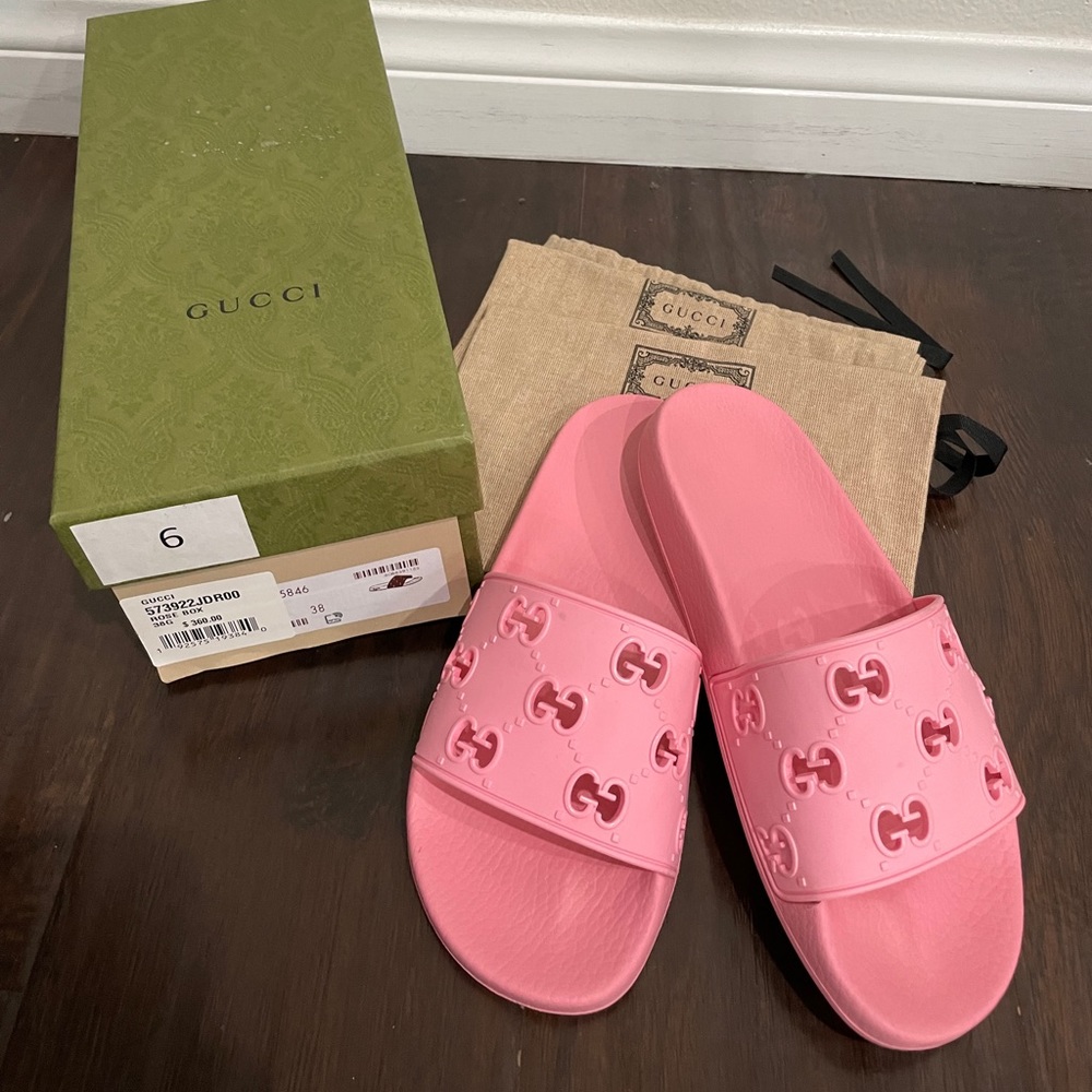 Gucci GG Logo Rubber Pool Slides - Pink